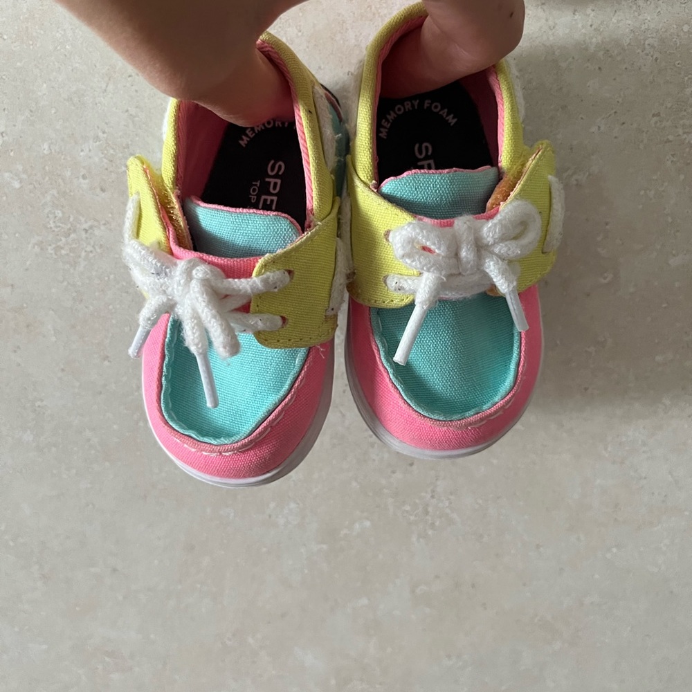 Neon velcro sperrys